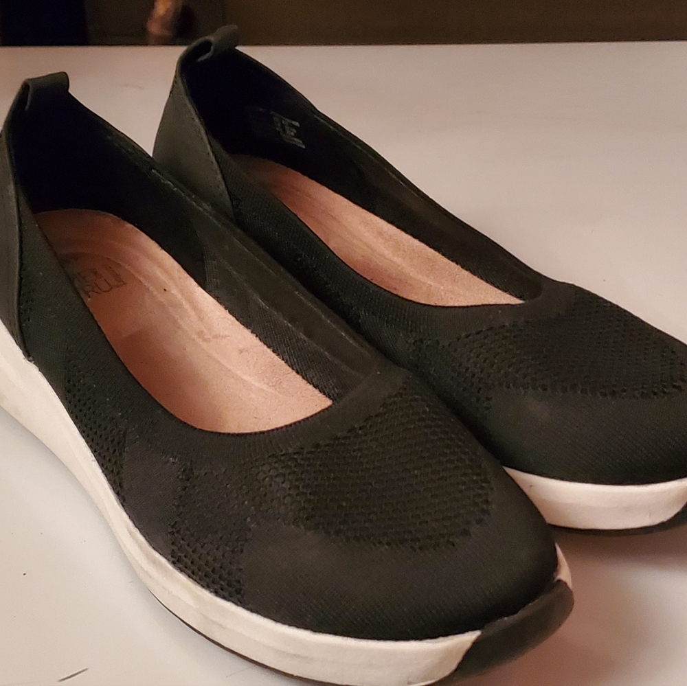 Time and Tru women's slip on shoes